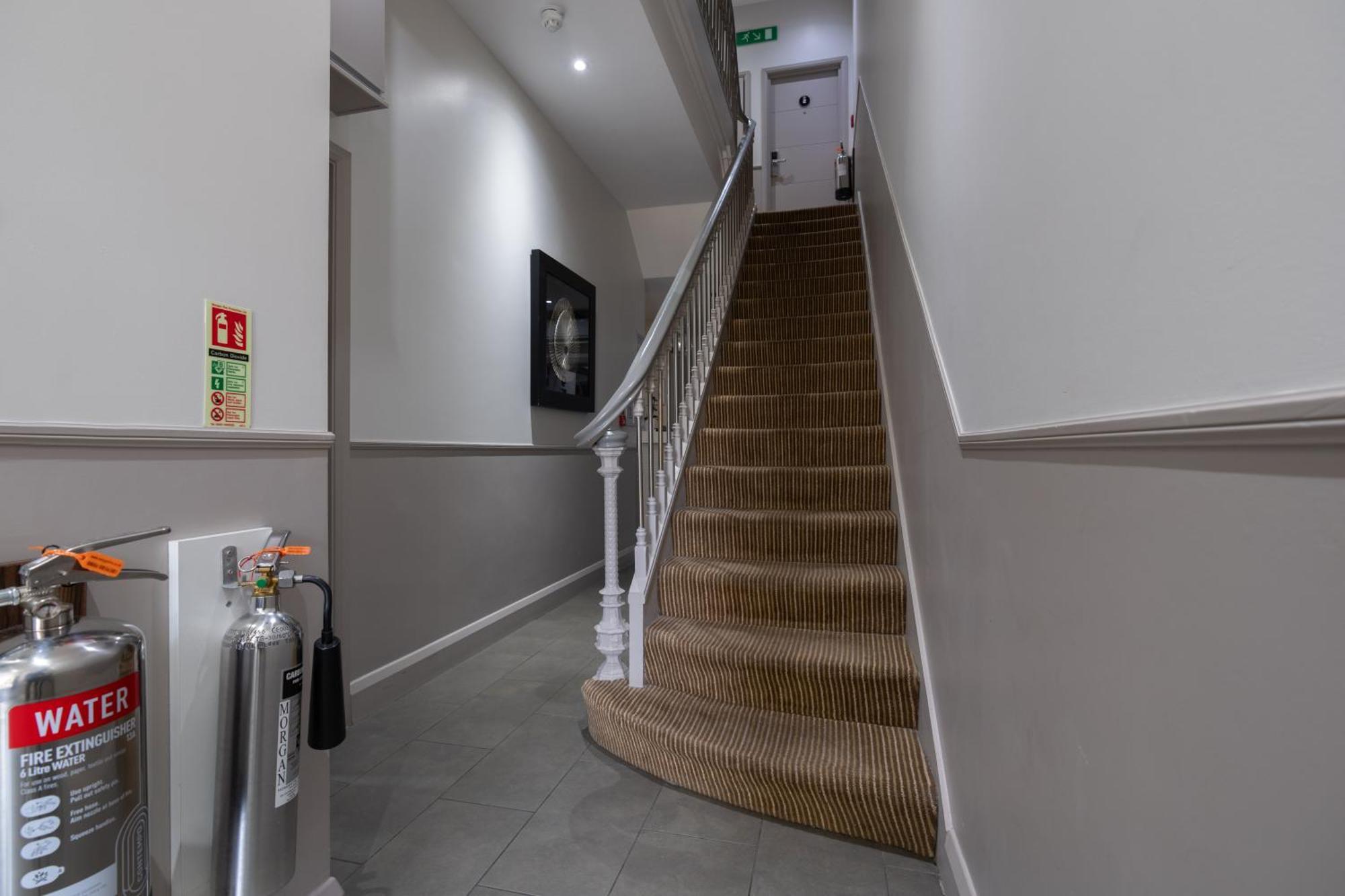 Simply Rooms & Suites London Bagian luar foto
